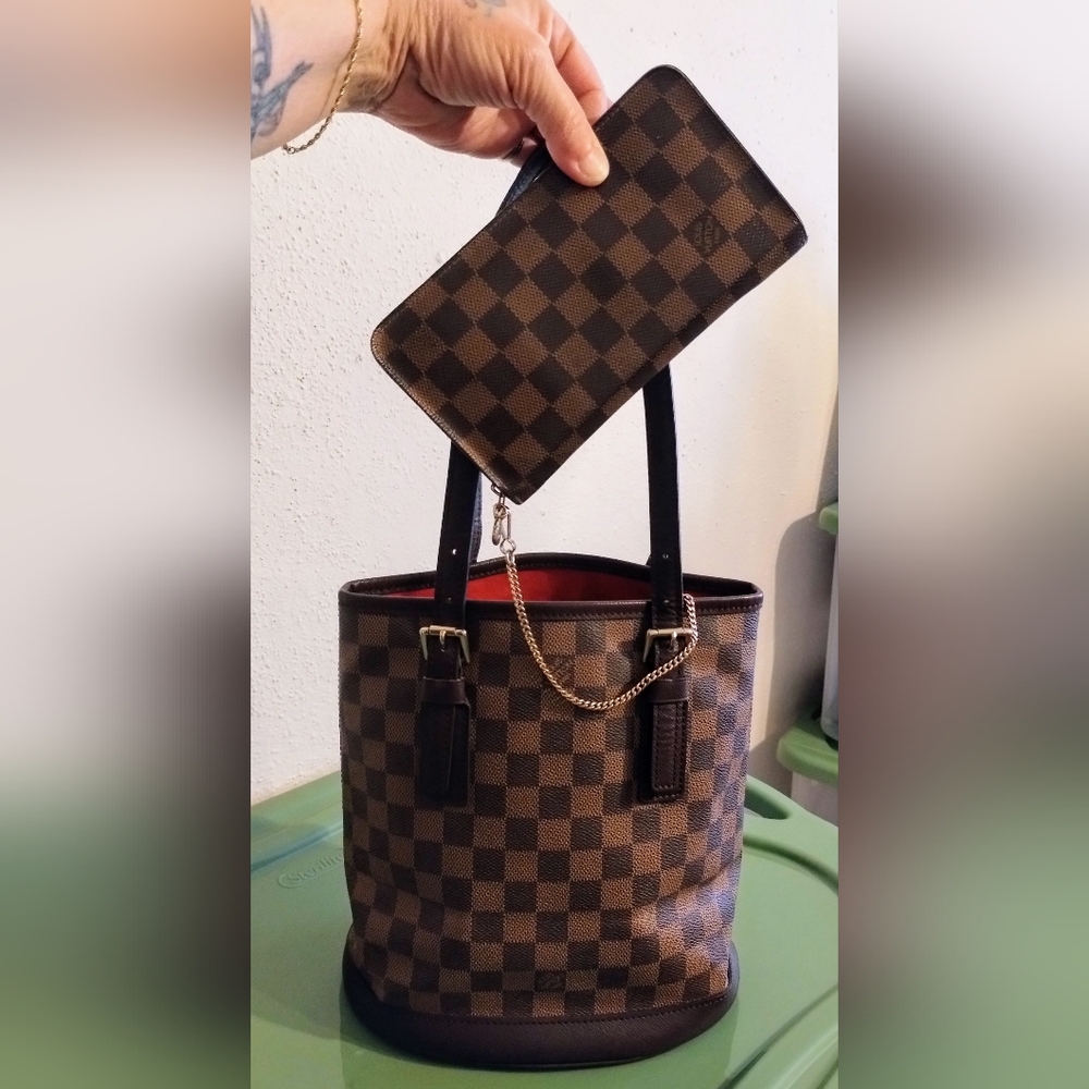 Louis Vuitton Damier Ebene Bucket Bag With Matching Wallet EUC - Picture 2 of 16